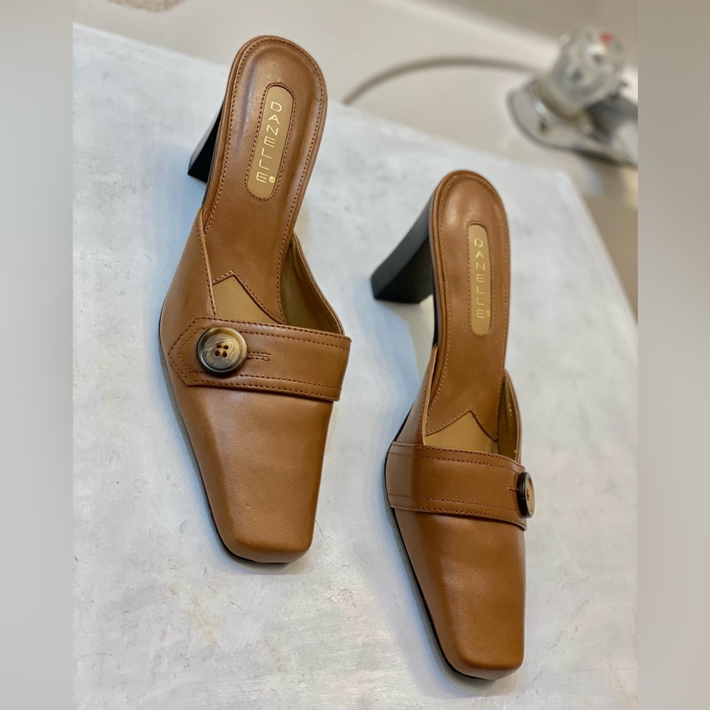 Danelle Orchard leather mules made in Brazil, Size 7M , excellent condition